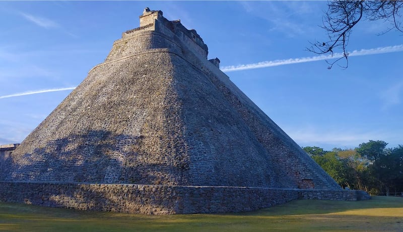 Así lucía el Templo del Adivino en Uxmal en su descubrimiento