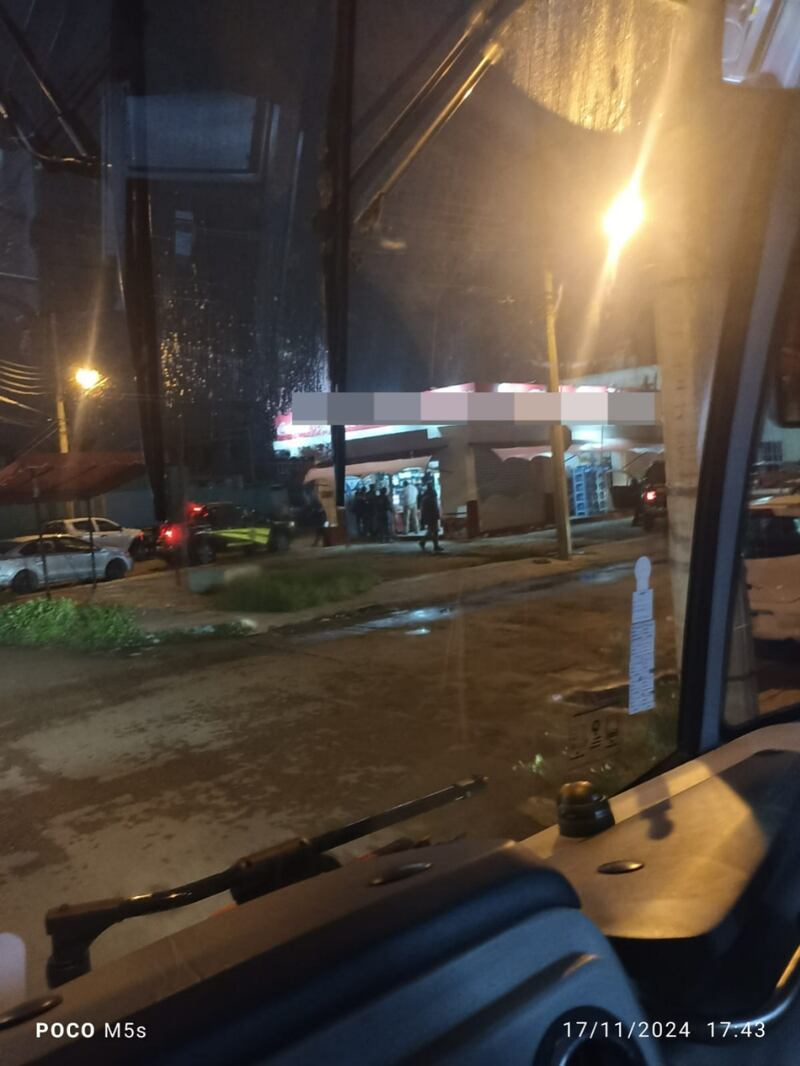 Fuerte movilización policíaca por un presunto asalto a una tienda de conveniencia en Vergel; esto sabemos