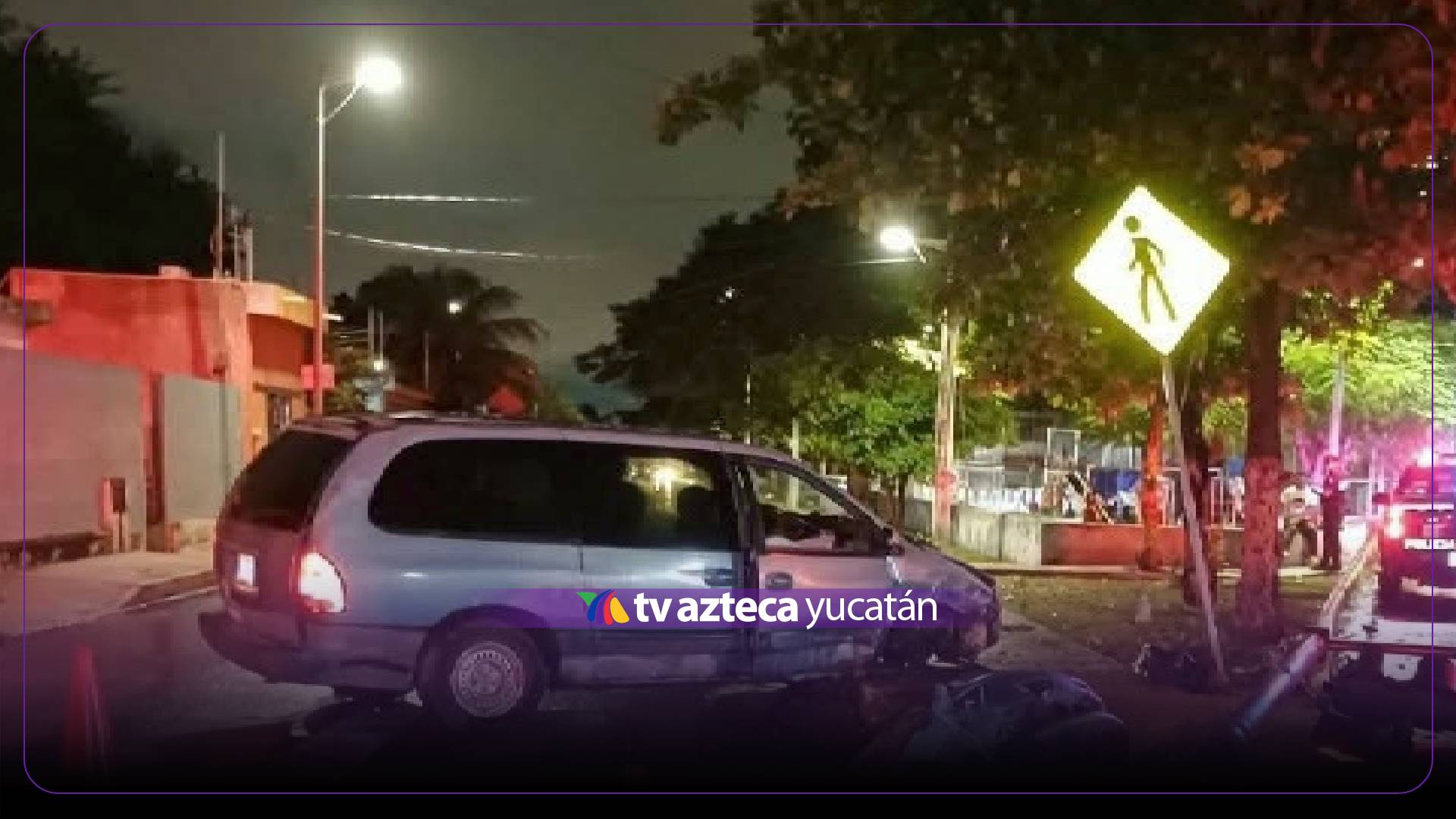 ¡Brutal choque en el centro de Mérida! Conductor derriba semáforos; ¿Hay lesionados?
