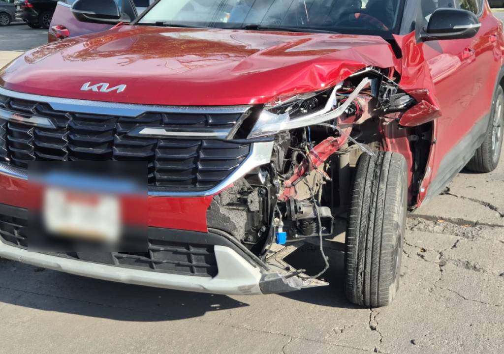 ¡Precaución! Aparatoso ACCIDENTE HOY jueves en Circuito Colonias; reportan severos daños