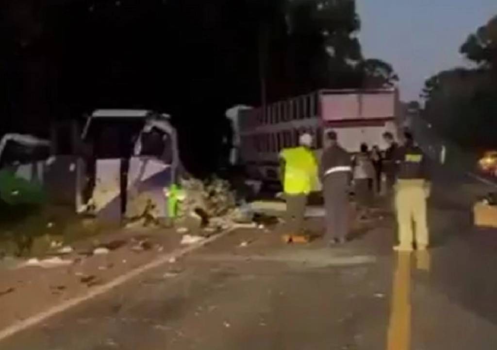 ¡Tragedia! Mueren 23 personas tras brutal choque de autobús que trasladaba a pacientes; esto se sabe