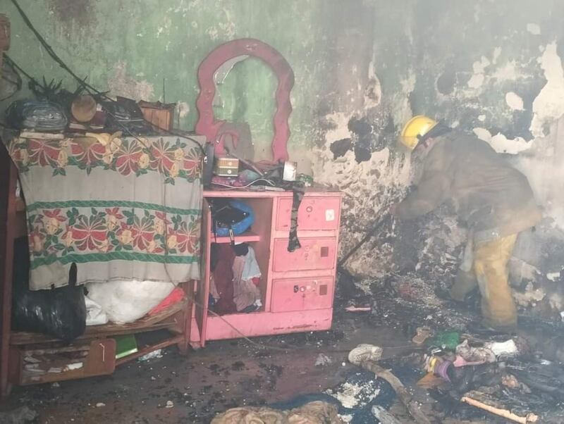 Así quedó la casa incendiada por un cortocircuito en Tizimín