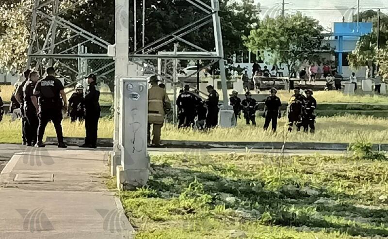 VIDEO Joven intentó atentar contra su vida subiendo a una antena en Juan Pablo II